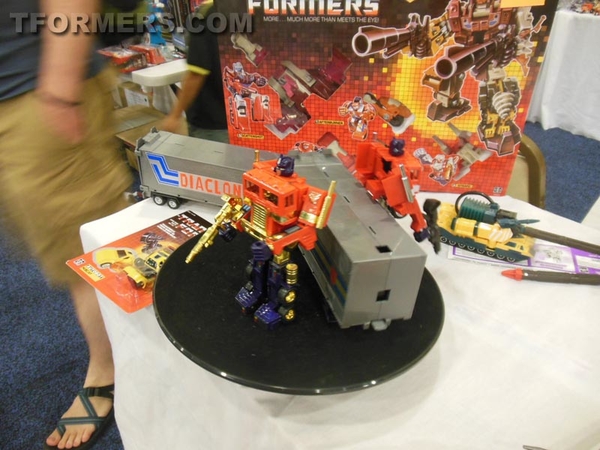 BotCon 2013   The Transformers Convention Dealer Room Image Gallery   OVER 500 Images  (346 of 582)